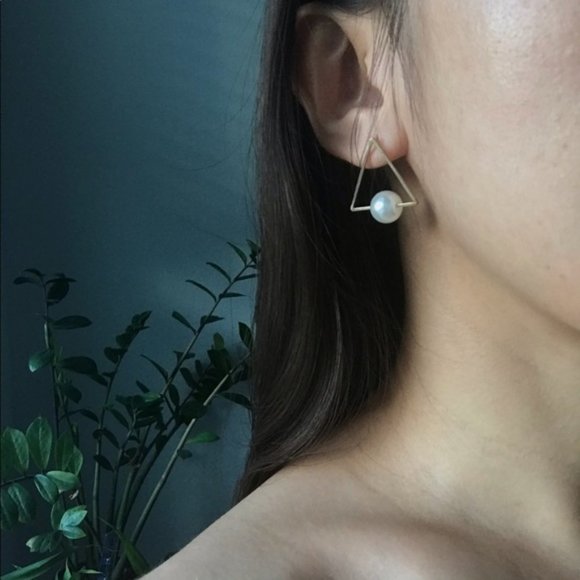 NEW "Love Triangle" Pearl Triangle Stud Earrings - Picture 4 of 7